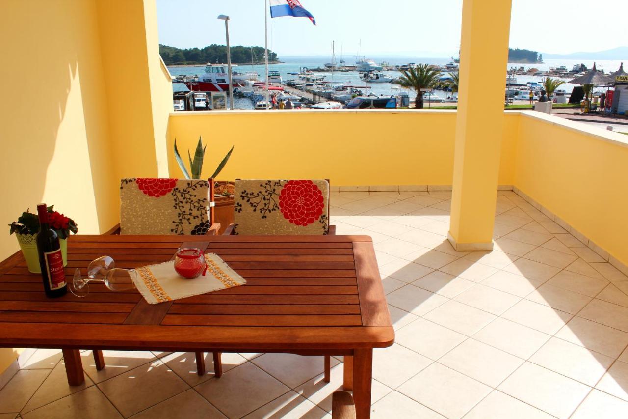 פאקוסטאן Buco Seafront Apartments & Fastfood מראה חיצוני תמונה