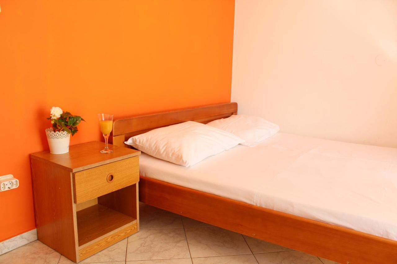 פאקוסטאן Buco Seafront Apartments & Fastfood מראה חיצוני תמונה